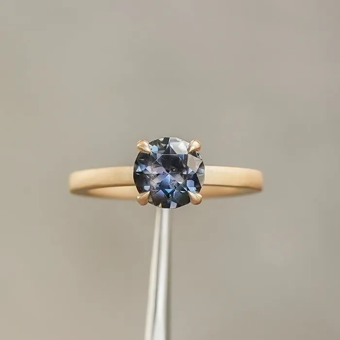 Quest Minerals 172ct ColorShifting Songean Sapphire Flat Band 4 Prong Solitaire in 18k Yellow Gold Rings