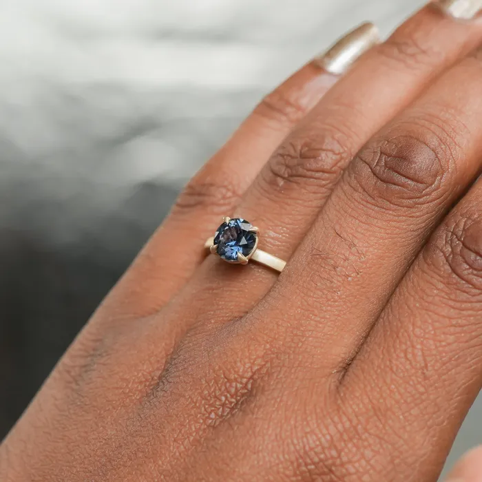 Quest Minerals 172ct ColorShifting Songean Sapphire Flat Band 4 Prong Solitaire in 18k Yellow Gold Rings
