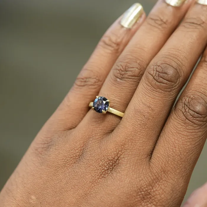 Quest Minerals 172ct ColorShifting Songean Sapphire Flat Band 4 Prong Solitaire in 18k Yellow Gold Rings