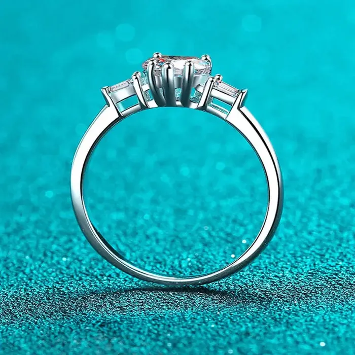 Luxus Moissanite Platinum Plated Silver 3 Stone Heart Moissanite Ring 12ct Total Rings