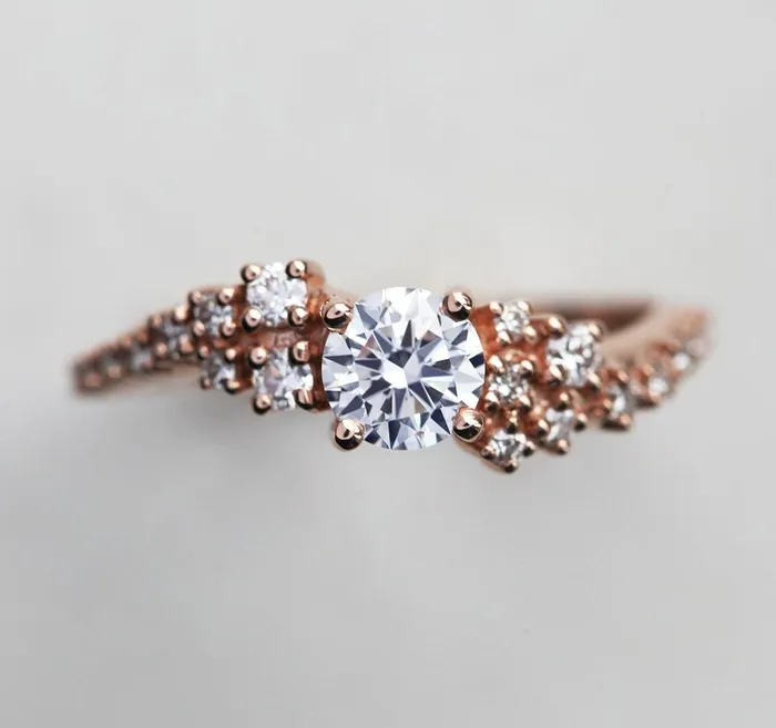 Rings Capucinne Val Round Diamond Cluster Ring