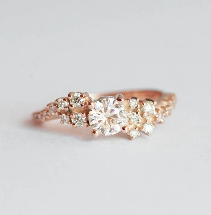 Rings Capucinne Val Round Diamond Cluster Ring