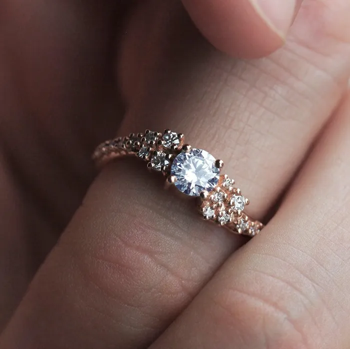 Rings Capucinne Val Round Diamond Cluster Ring