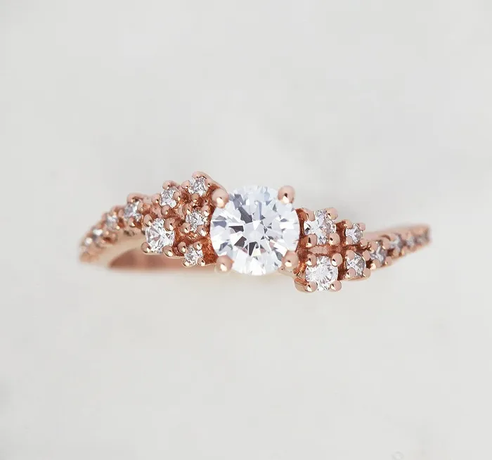 Rings Capucinne Val Round Diamond Cluster Ring