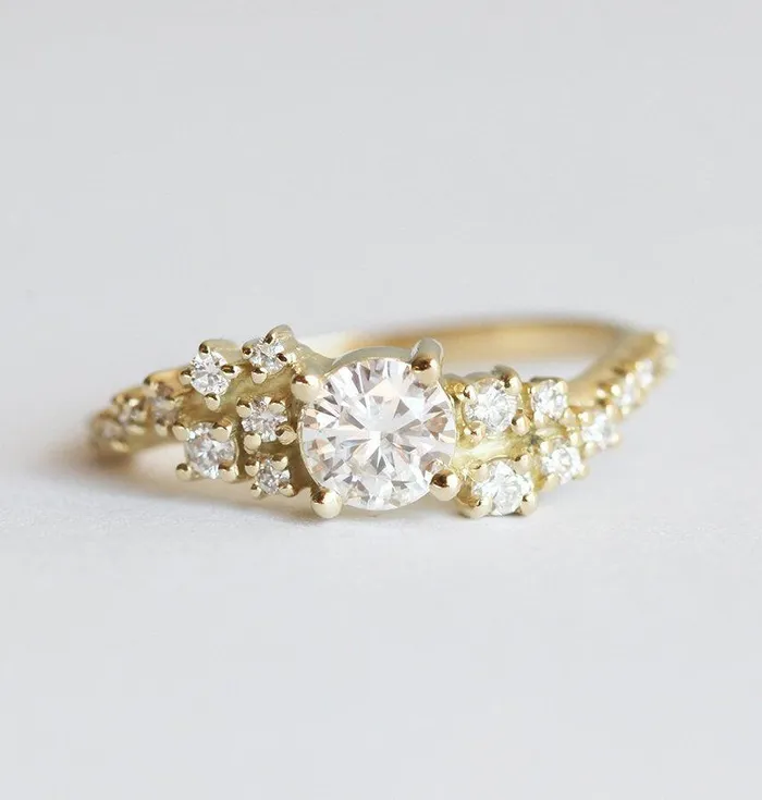 Rings Capucinne Val Round Diamond Cluster Ring
