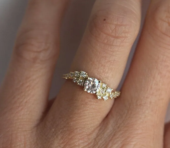 Rings Capucinne Val Round Diamond Cluster Ring