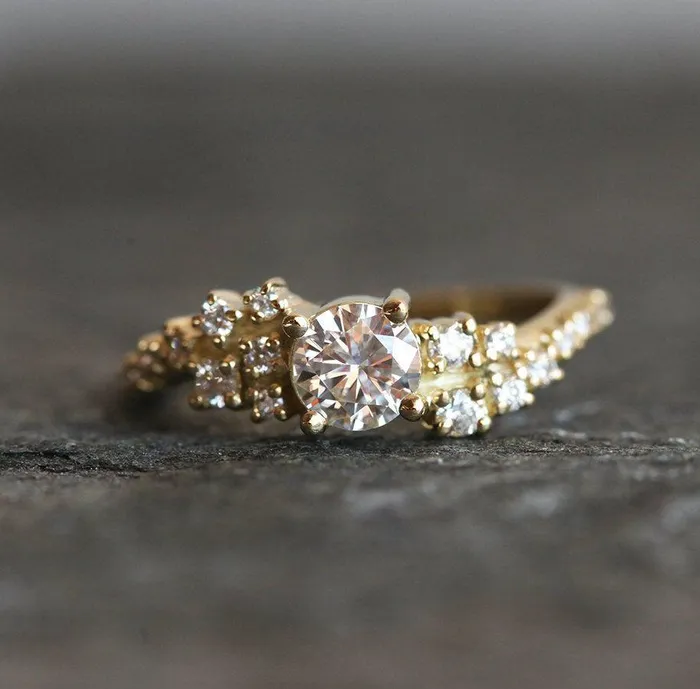Rings Capucinne Val Round Diamond Cluster Ring