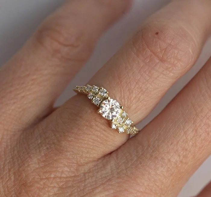 Rings Capucinne Val Round Diamond Cluster Ring