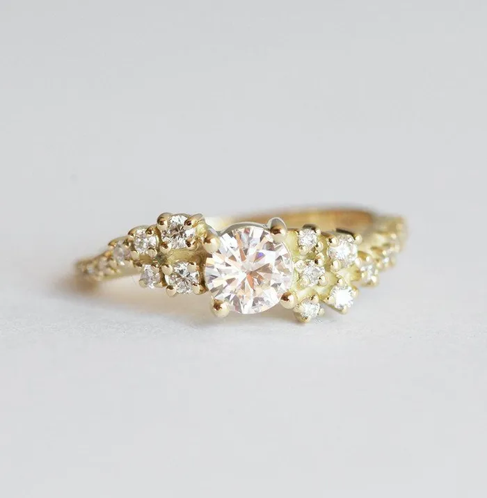 Rings Capucinne Val Round Diamond Cluster Ring